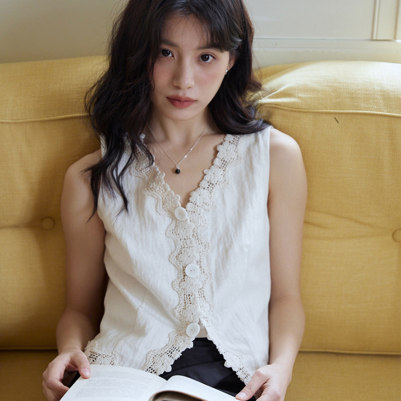 女夏褶皺肌理V領蕾絲花邊背心