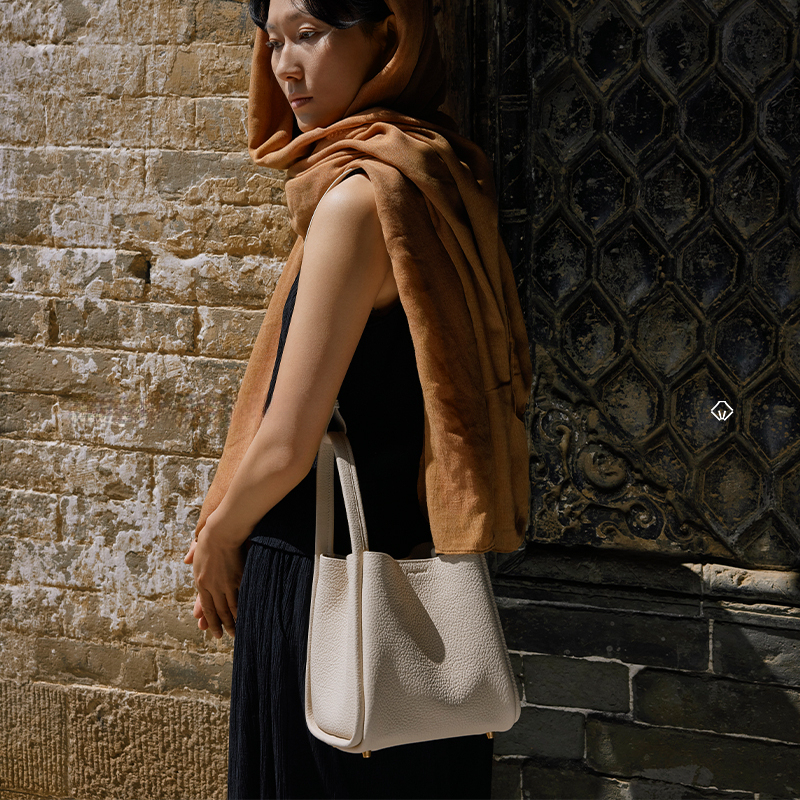 女士頭層牛皮中號菜籃子水桶包