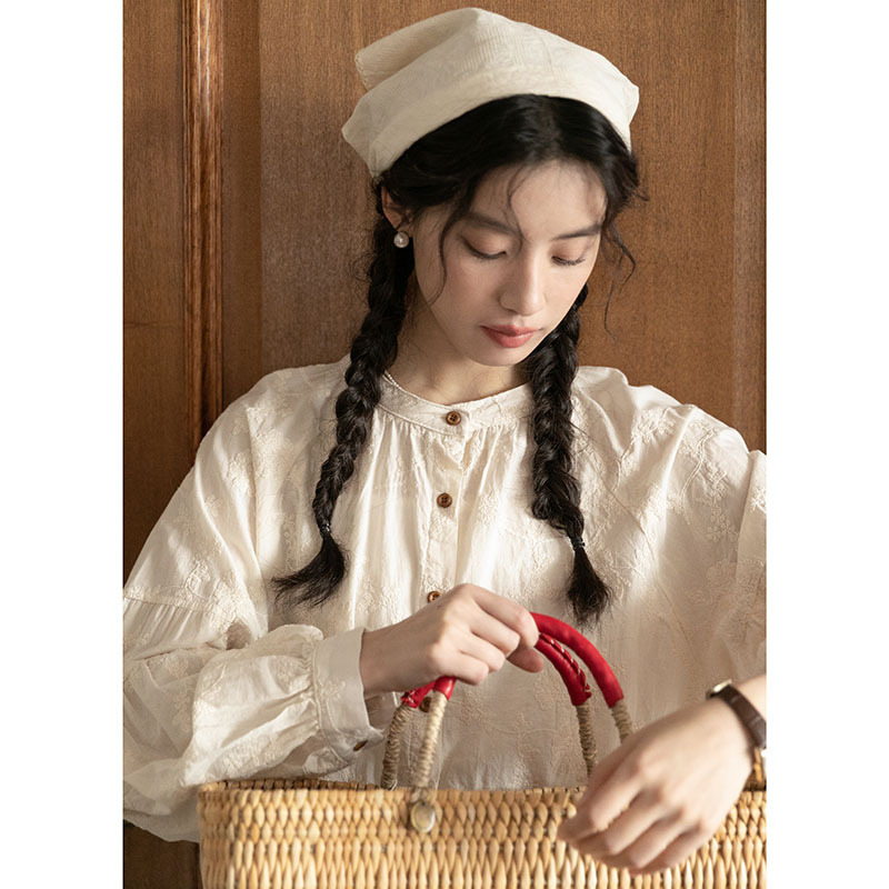 女士秋季森系圓領刺繡蕾絲長袖襯衫