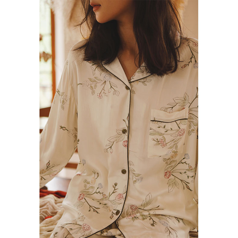 女士貢緞淡雅森系印花翻領口袋長袖睡衣套裝