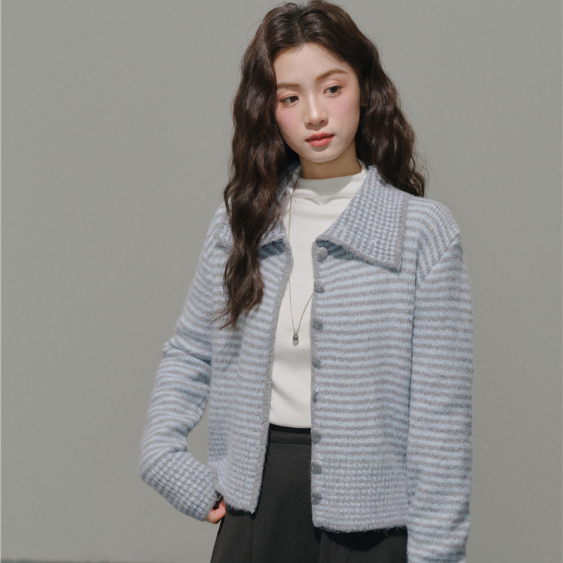 女士冬季慵懶風軟糯條紋高領毛衣外套