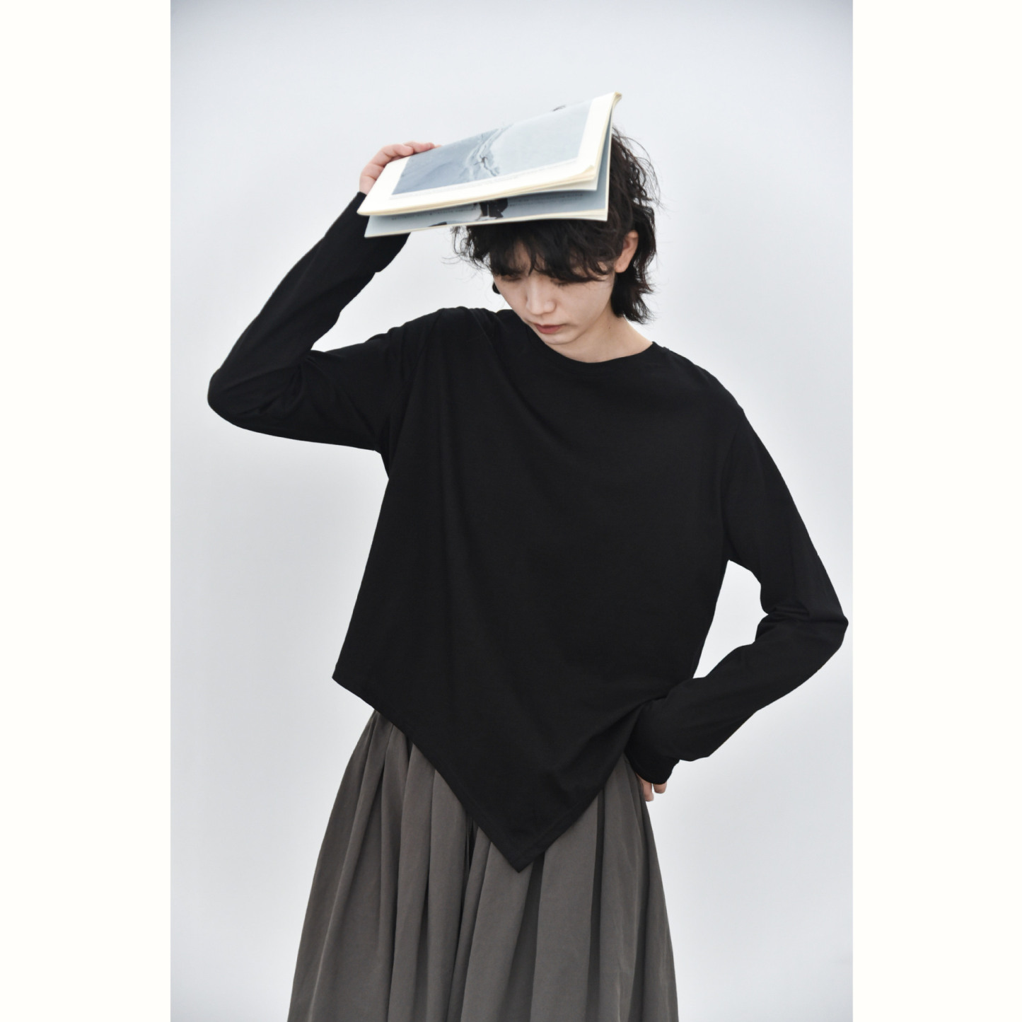 女士早秋純棉下擺尖角圓領打底衫