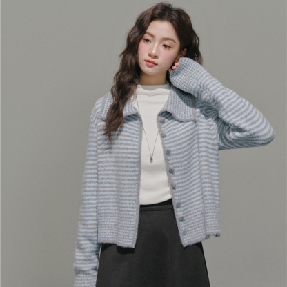 女士冬季慵懶風軟糯條紋高領毛衣外套