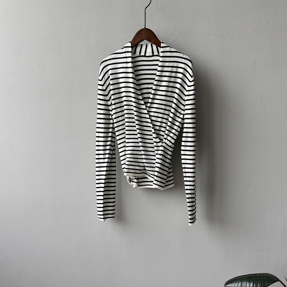 女士秋季法式交叉V領長袖針織衫