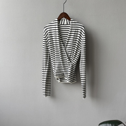 女士秋季法式交叉V領長袖針織衫