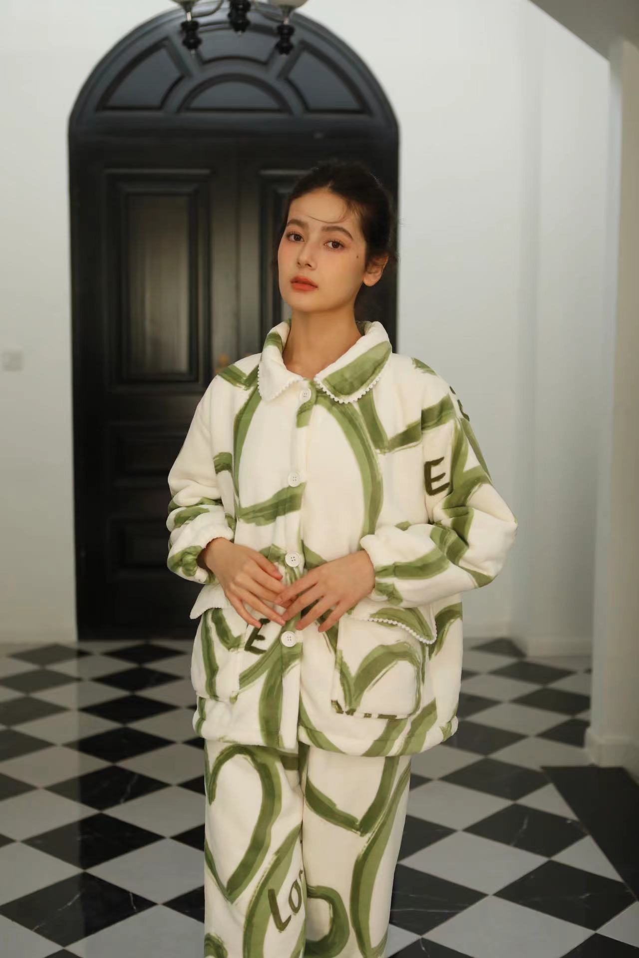 女秋冬加厚羊羔絨粉底白兔印花睡衣