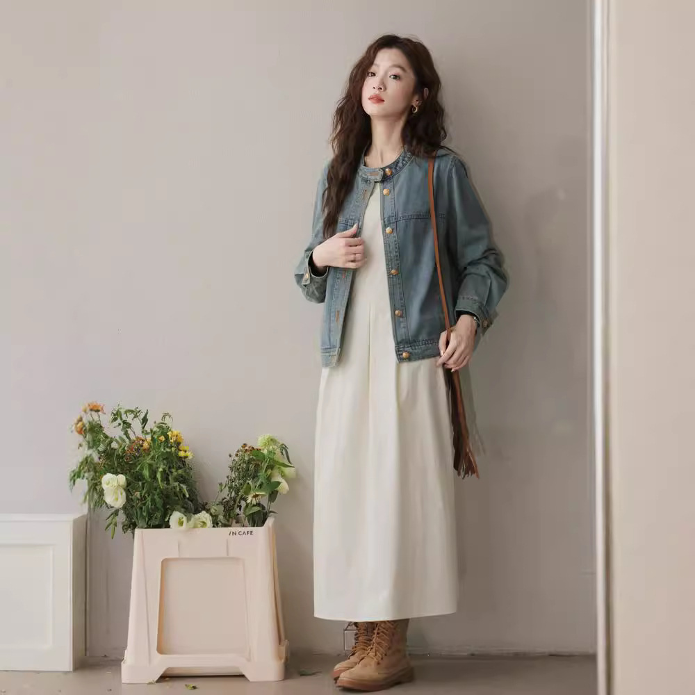 女士秋季小金扣圓領牛仔外套