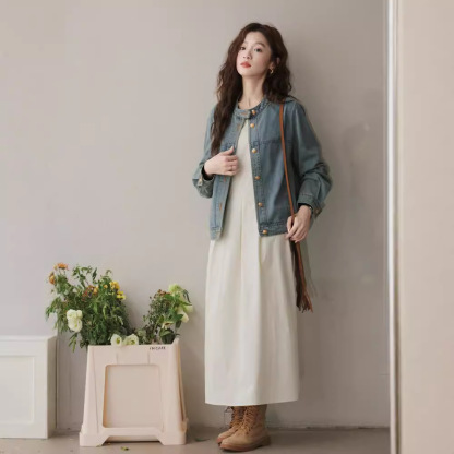 女士秋季小金扣圓領牛仔外套