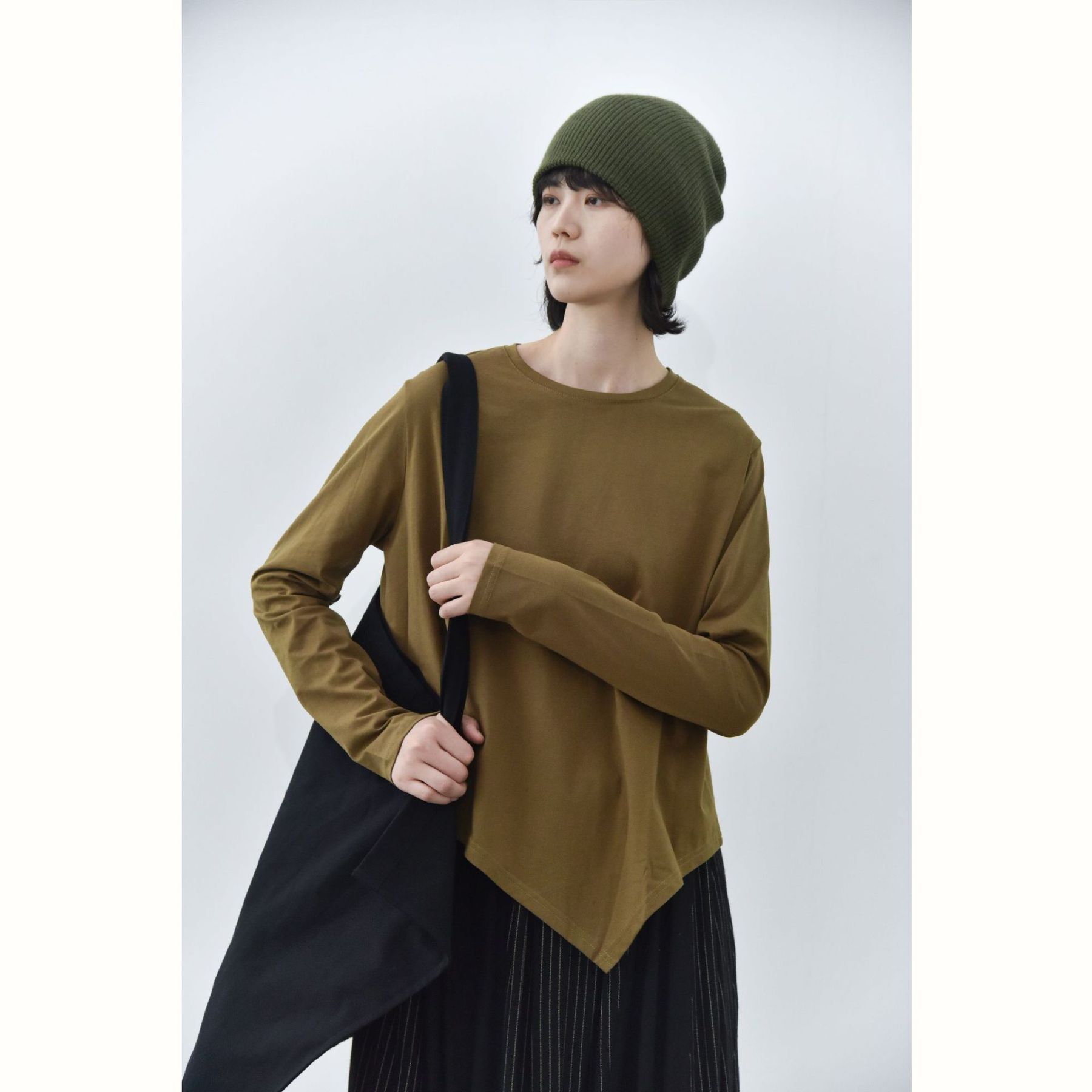 女士早秋純棉下擺尖角圓領打底衫