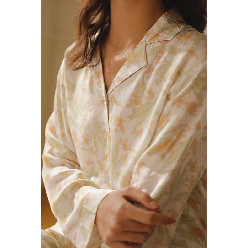 女款貢緞浮生印花翻領長袖睡衣套裝