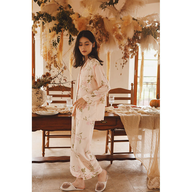 女士貢緞淡雅森系印花翻領口袋長袖睡衣套裝