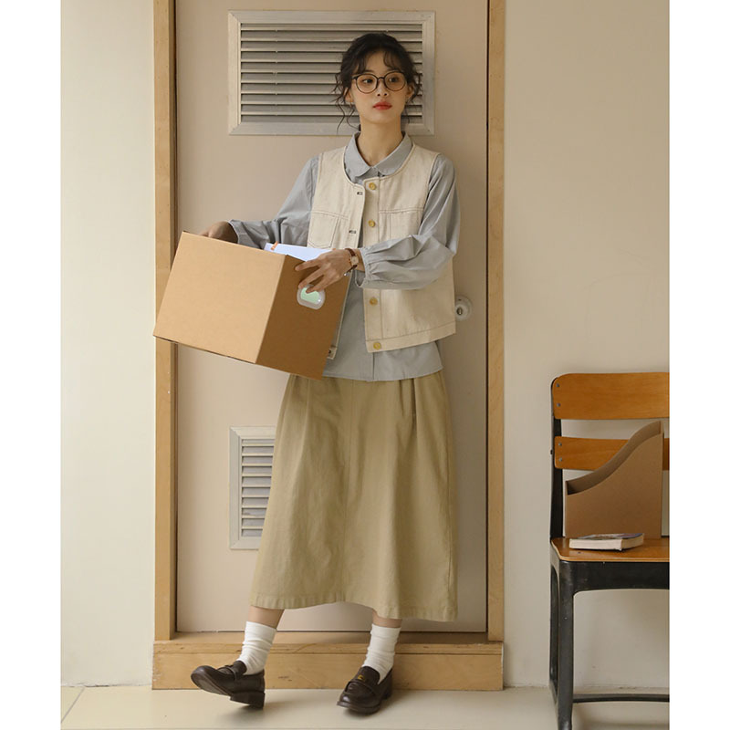 女士秋季白色水洗棉馬甲+藍色襯衫+卡其色半身裙