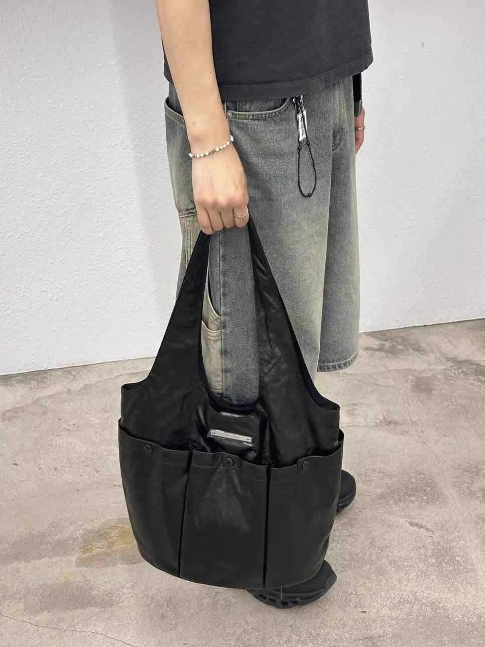 褶皺雙口袋單肩托特包