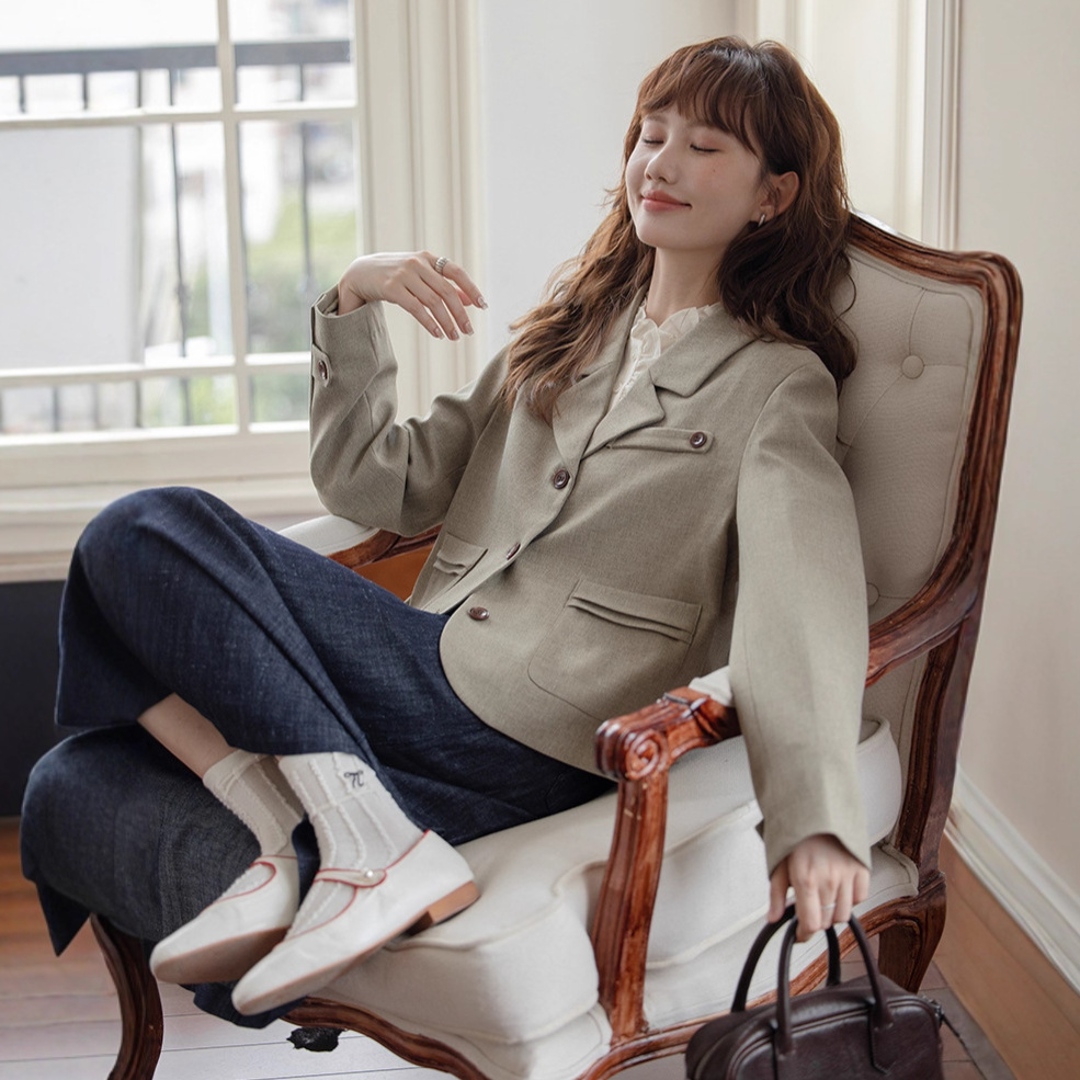 女士秋冬設計感口袋短西服外套+花邊襯衫