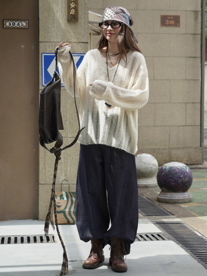 女士春大V領鏤空羊毛毛衣