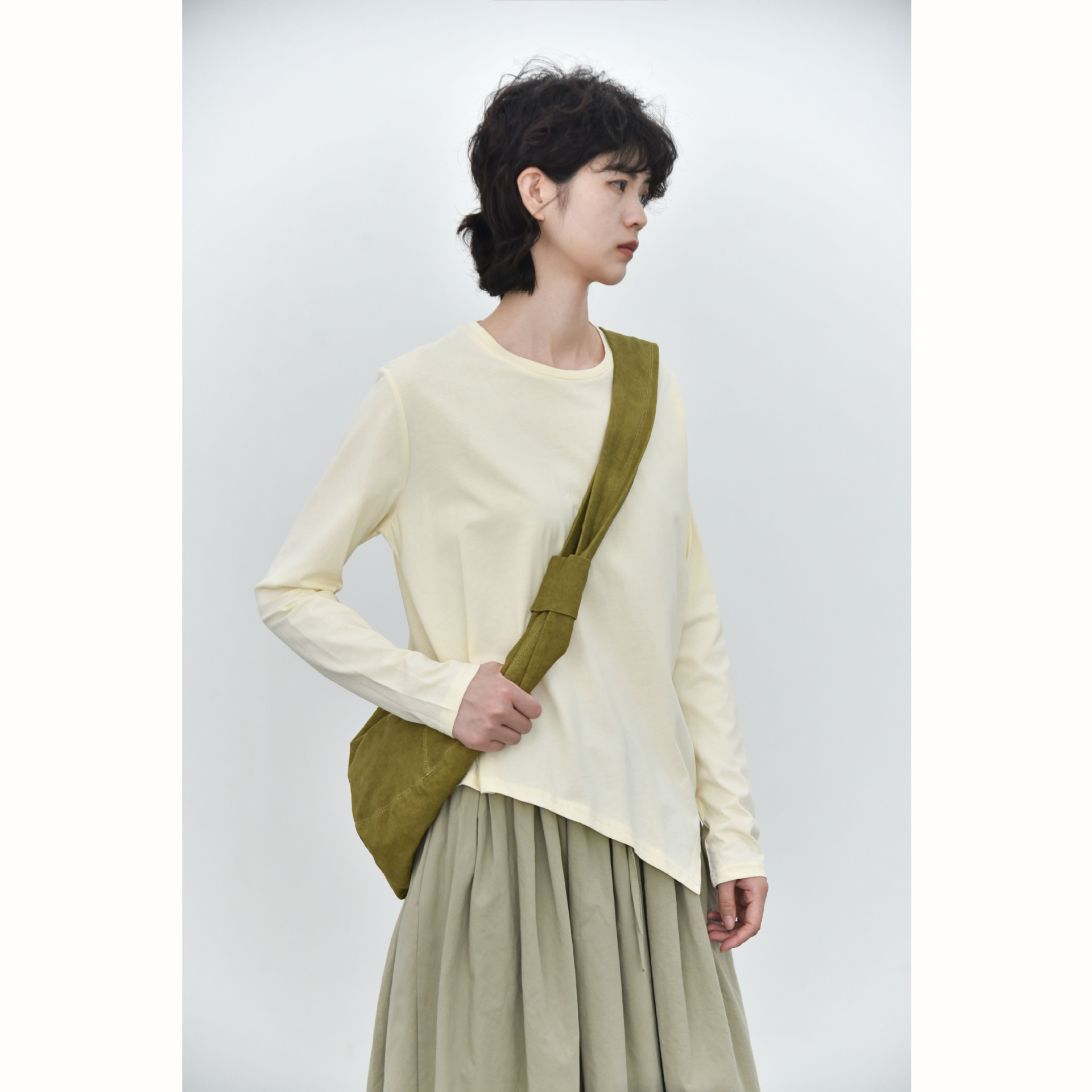 女士早秋純棉下擺尖角圓領打底衫