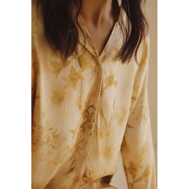 女款貢緞浮生印花翻領長袖睡衣套裝