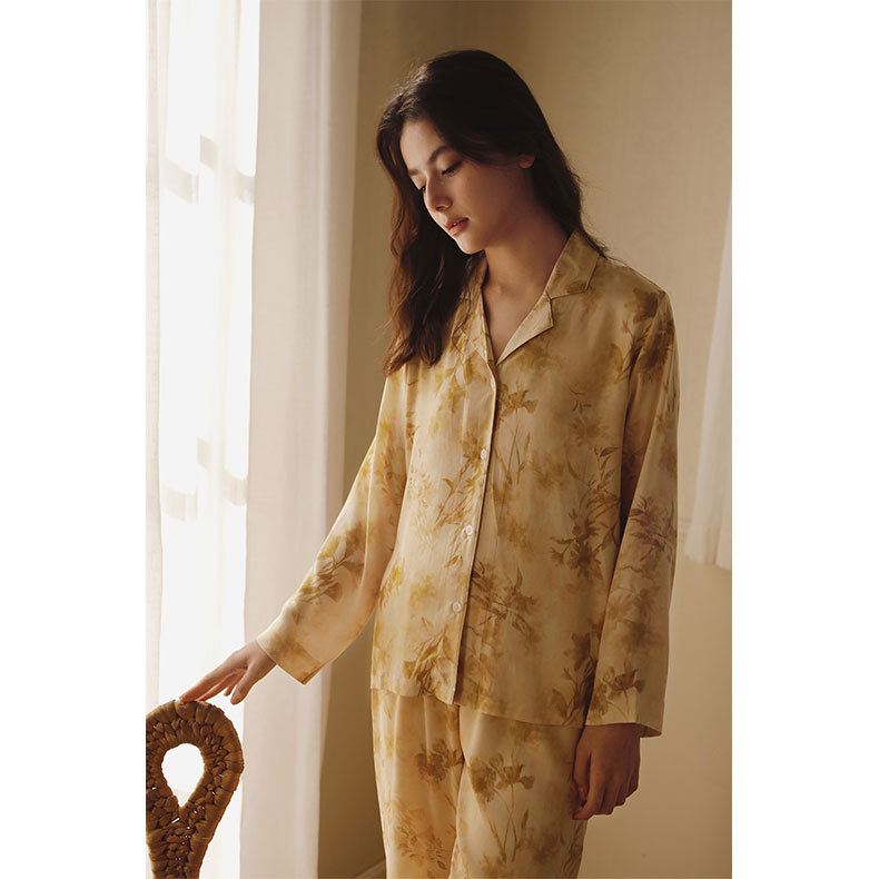 女款貢緞浮生印花翻領長袖睡衣套裝