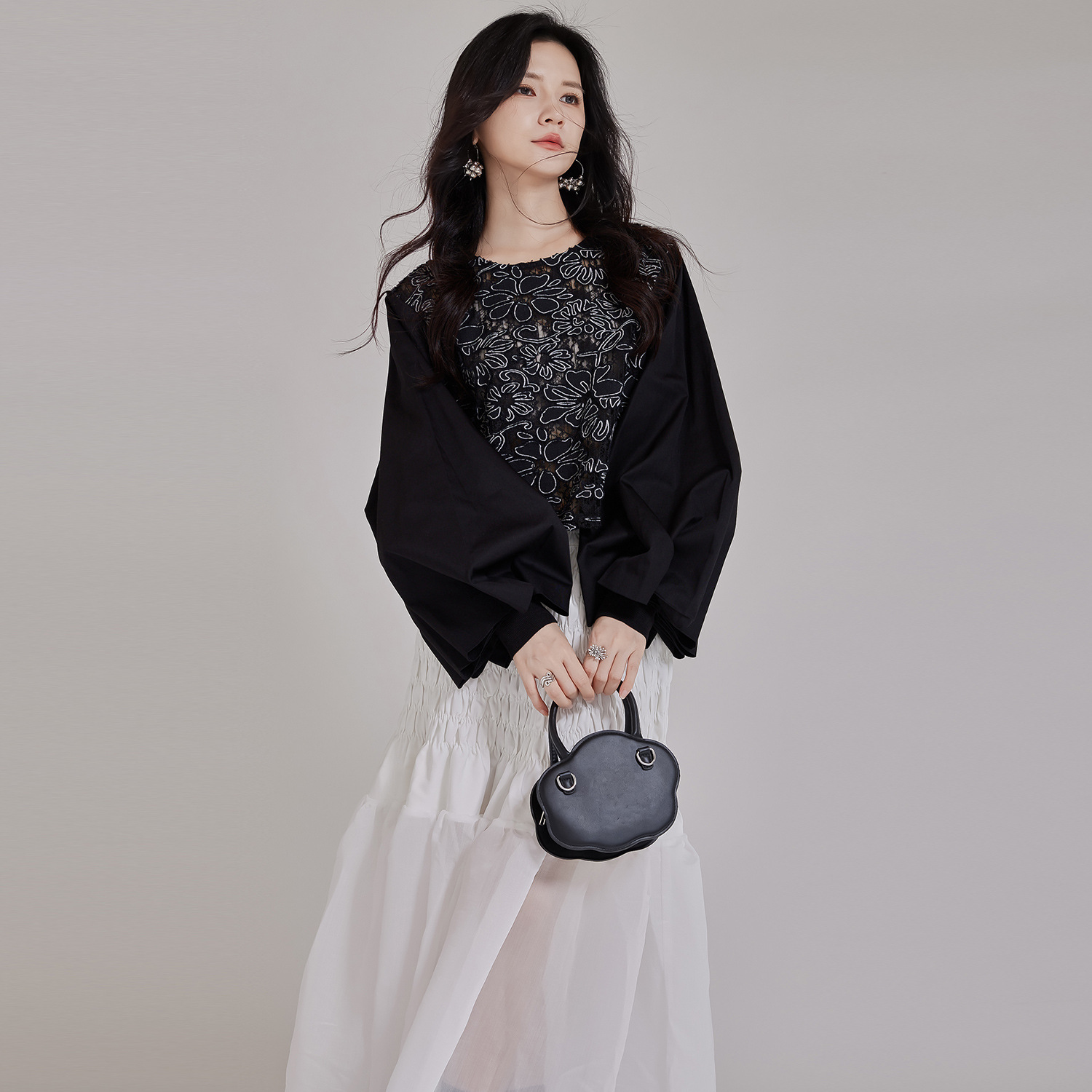 女士春秋蕾絲拼接大袖子長袖T恤