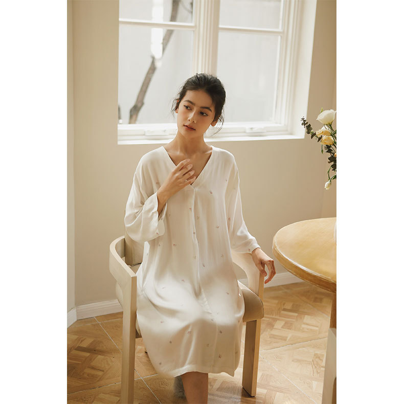 女士人棉貢緞淡雅印花長袖睡裙