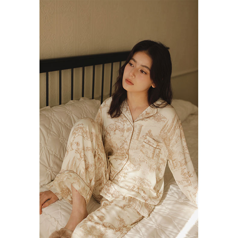 女士貢緞淡雅森系印花翻領口袋長袖睡衣套裝