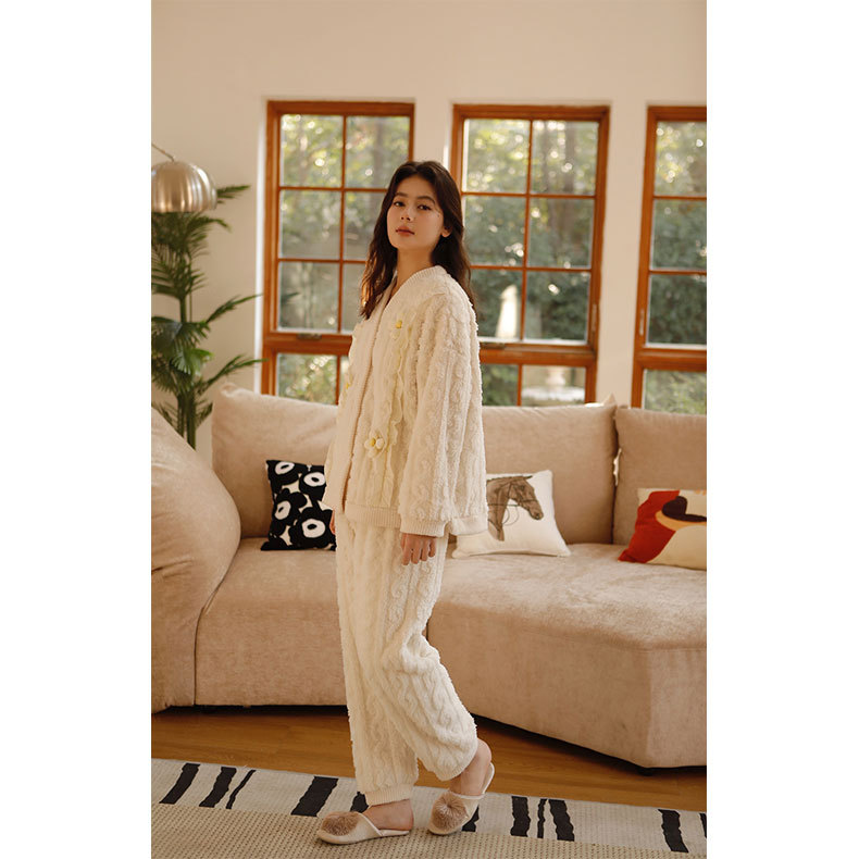 女春珊瑚絨泡芙花朵長袖家居服套裝