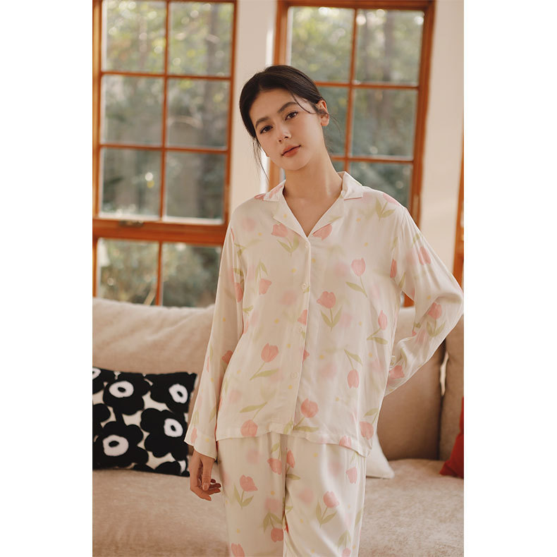 女款貢緞浮生印花翻領長袖睡衣套裝
