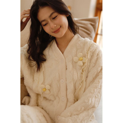 女春珊瑚絨泡芙花朵長袖家居服套裝