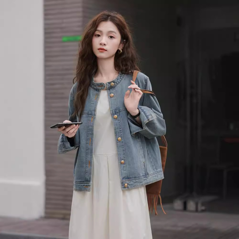 女士秋季小金扣圓領牛仔外套