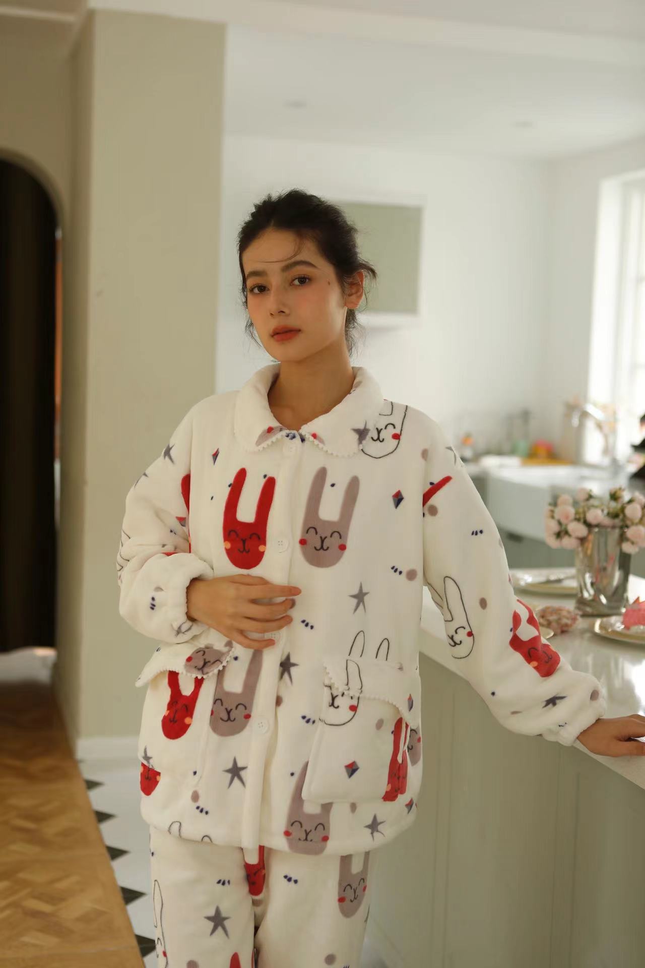 女秋冬加厚羊羔絨粉底白兔印花睡衣