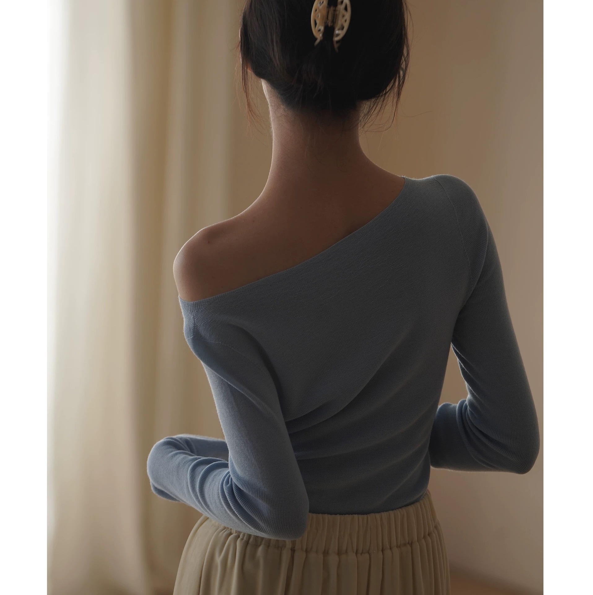 女士春秋輕薄一字領打底衫