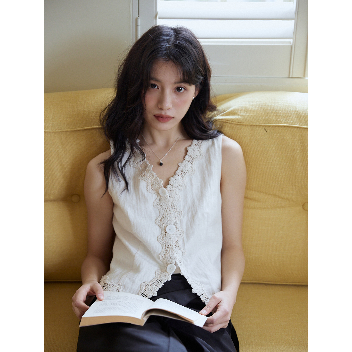 女夏褶皺肌理V領蕾絲花邊背心