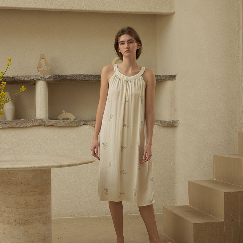 貢緞小清新鈴蘭花印花掛脖睡裙