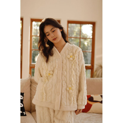 女春珊瑚絨泡芙花朵長袖家居服套裝