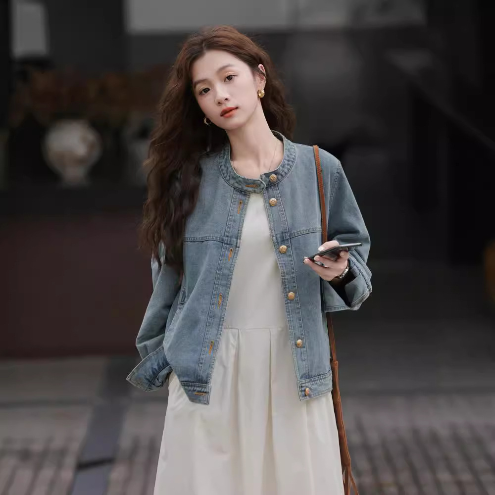 女士秋季小金扣圓領牛仔外套