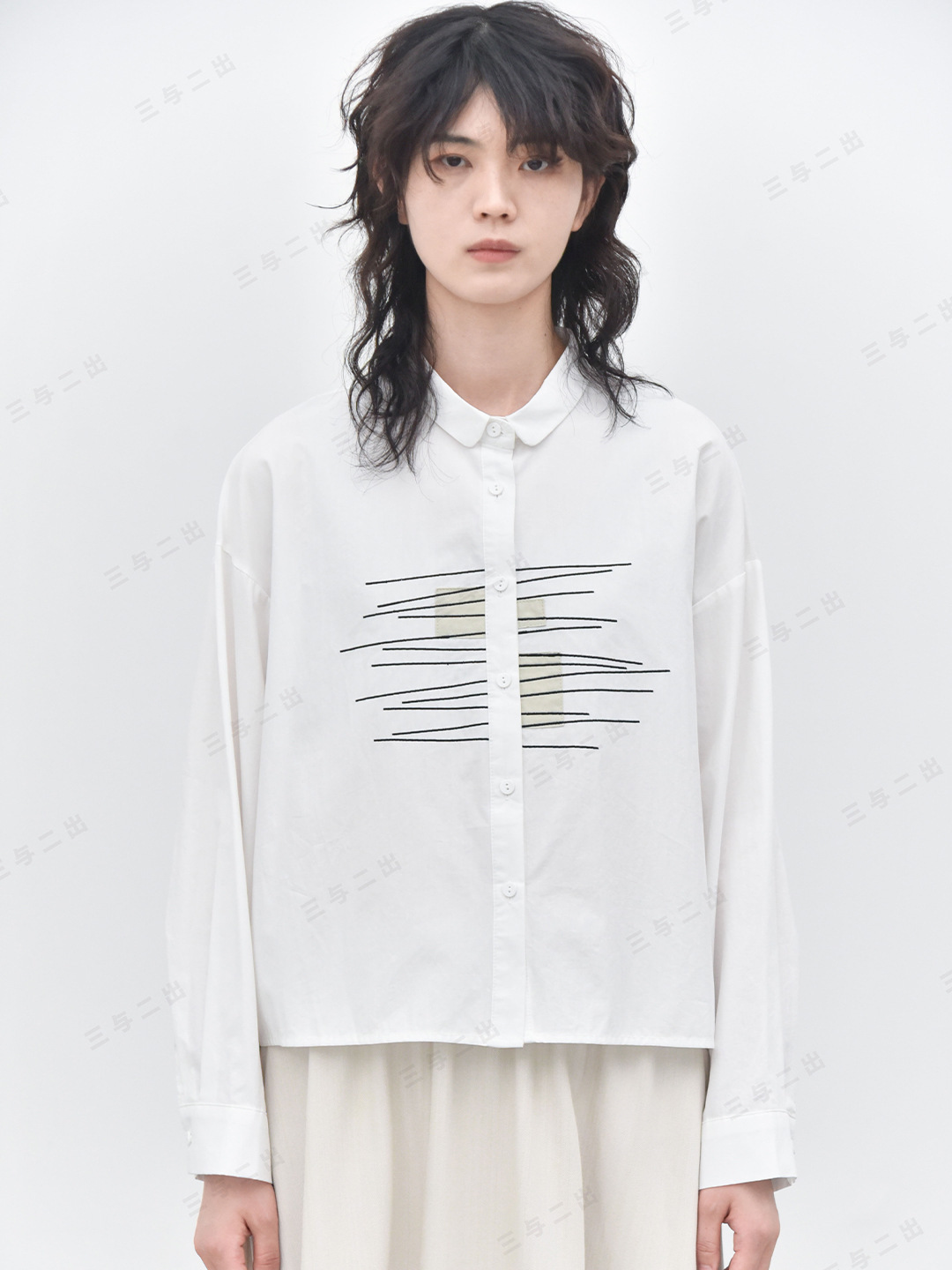 女士春秋簡約素描排線刺繡撞色貼布長袖襯衫