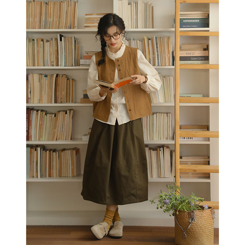 女士秋季韓版日系圓領馬夾+木耳領襯衫+綠色半裙