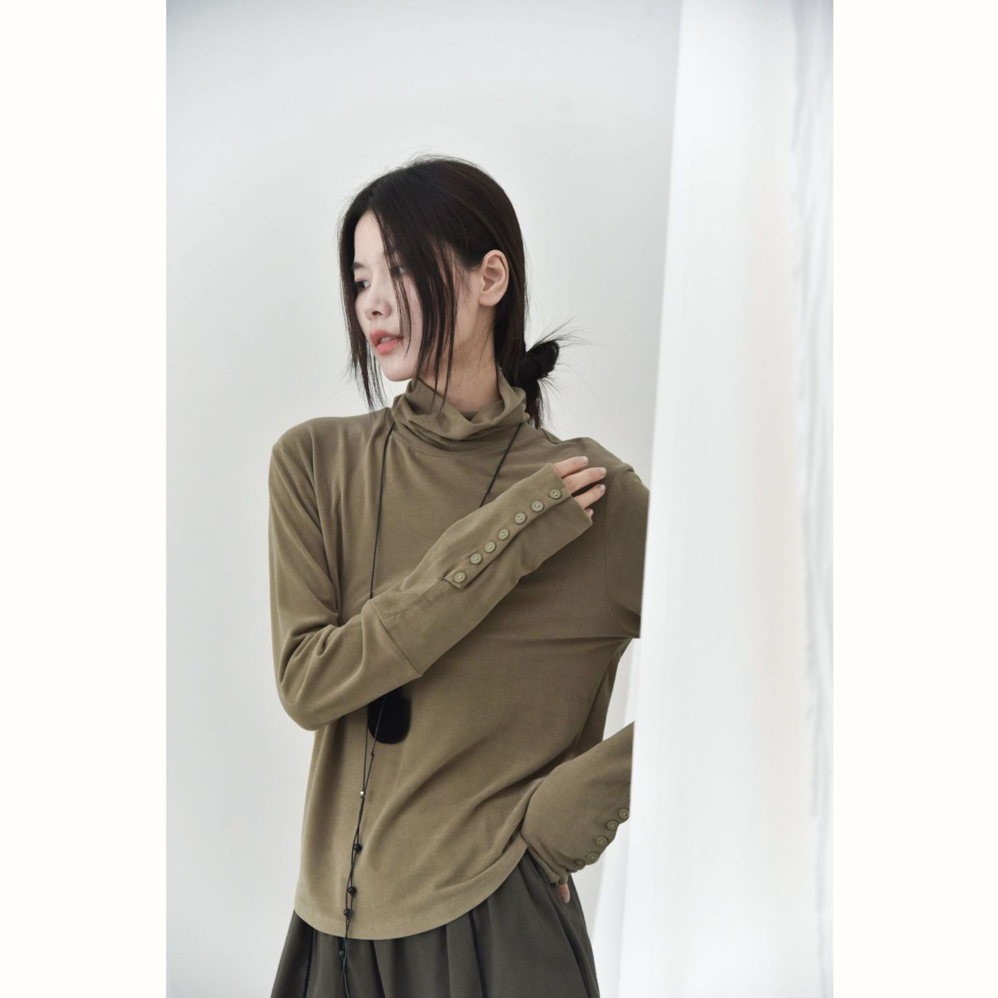 女士秋冬高領磨毛袖口多扣打底衫