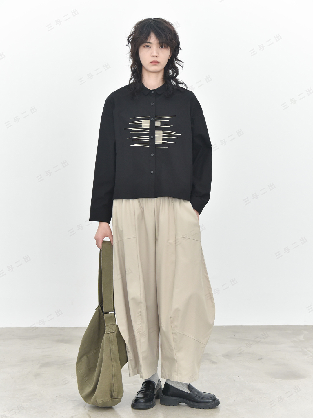 女士春秋簡約素描排線刺繡撞色貼布長袖襯衫