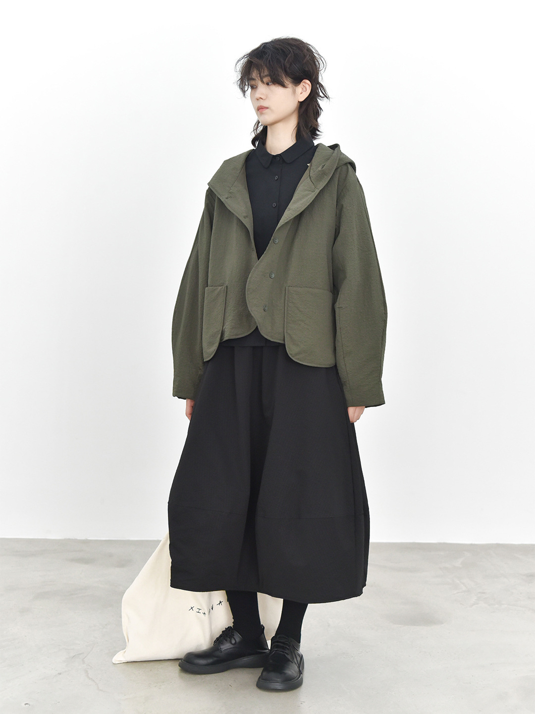 女士冬季廓形立體波浪門襟連帽棉外套