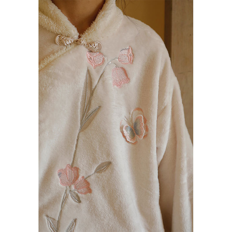 女士秋冬款蝴蝶騰飛刺繡法蘭絨盤口睡衣套裝