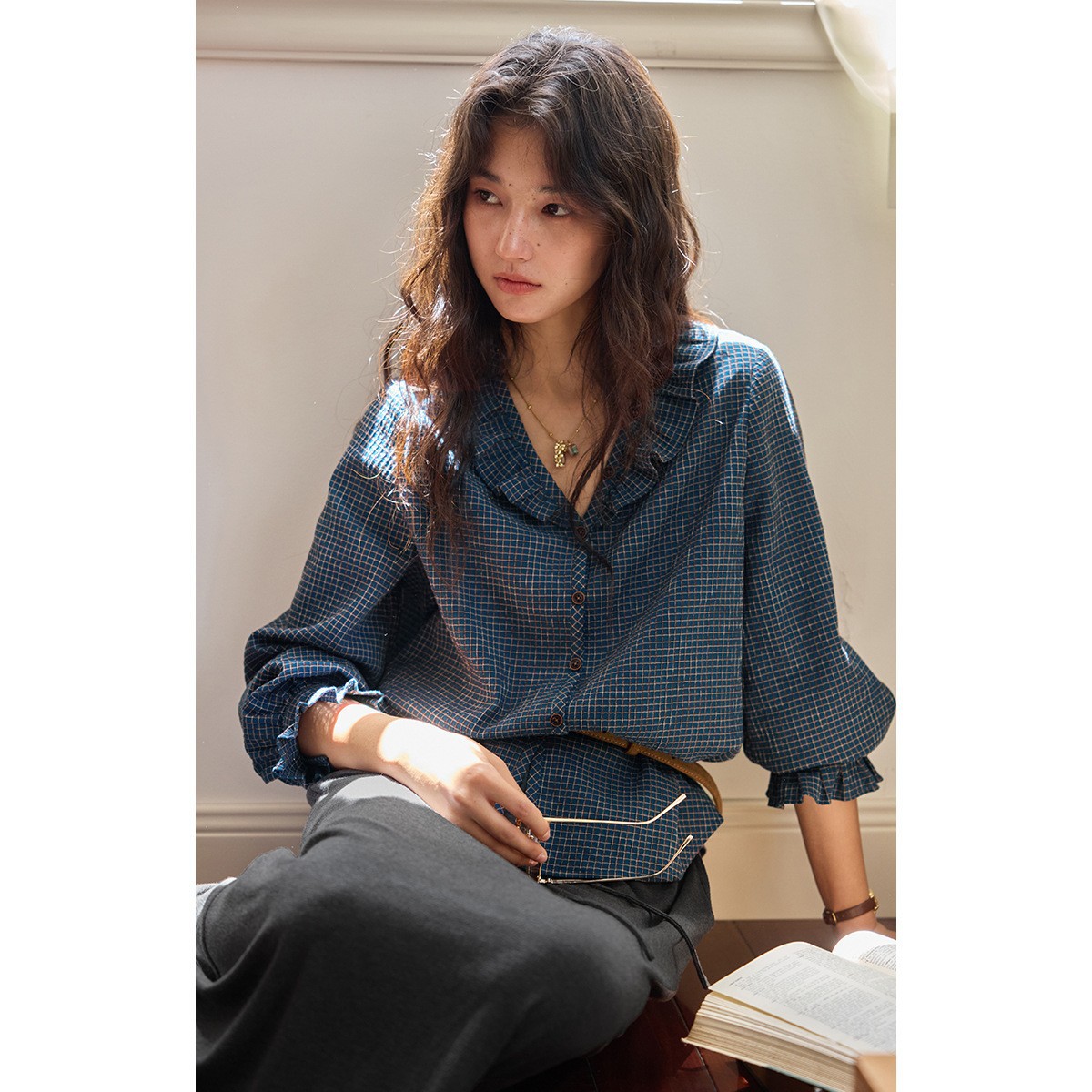 女士春秋法式V領荷葉邊格子襯衫