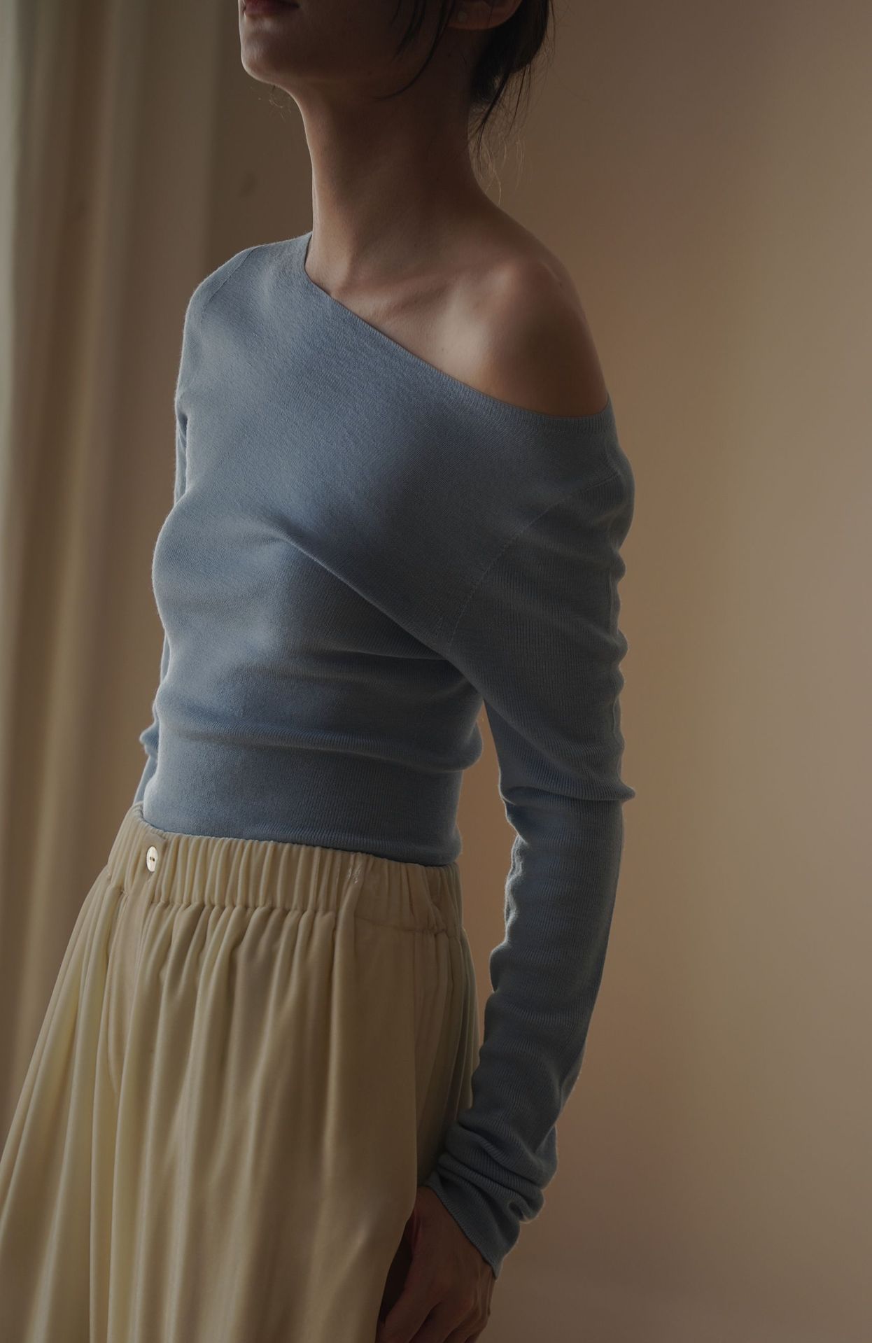 女士春秋輕薄一字領打底衫