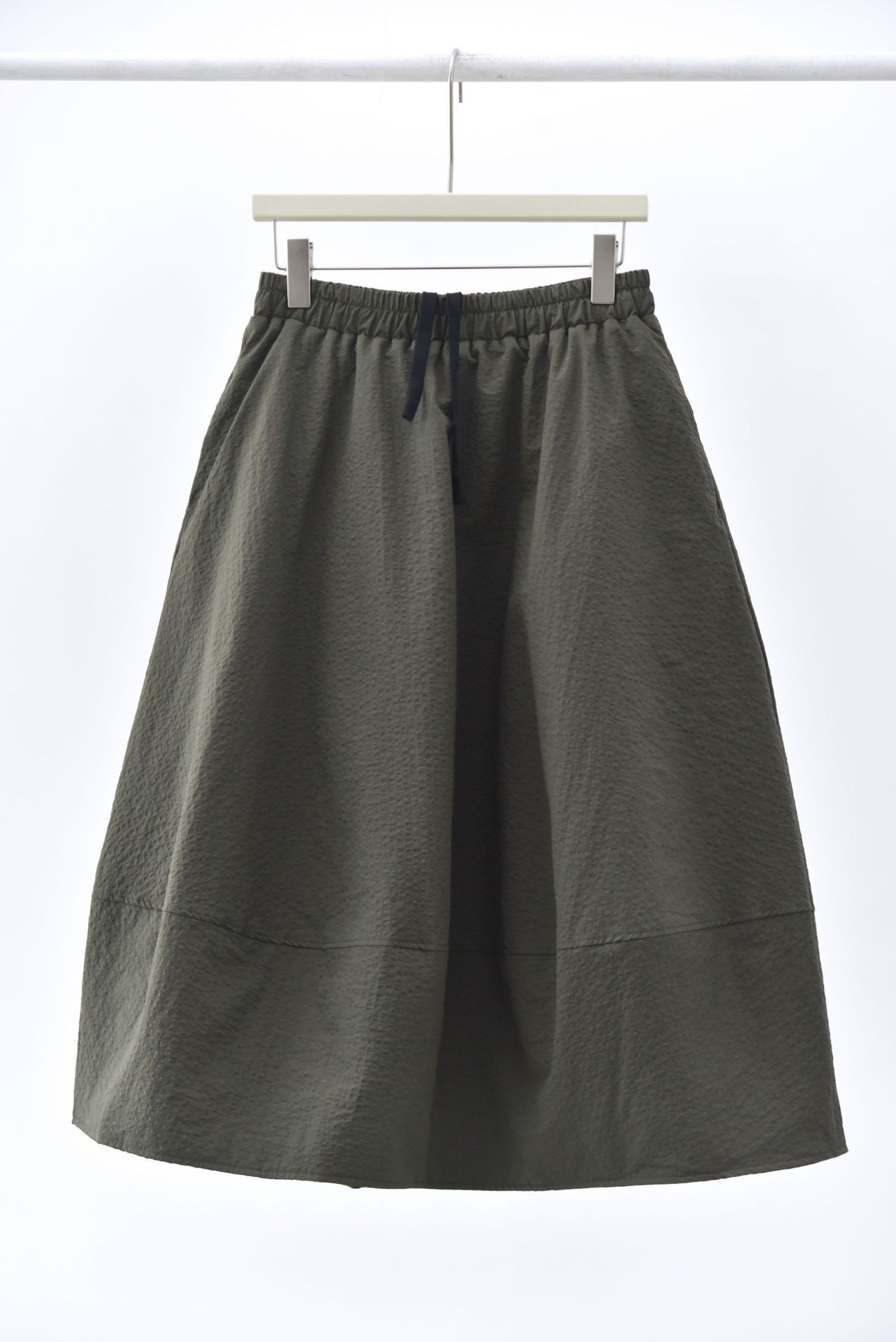 女士冬季立體感廓形夾棉花苞半身裙