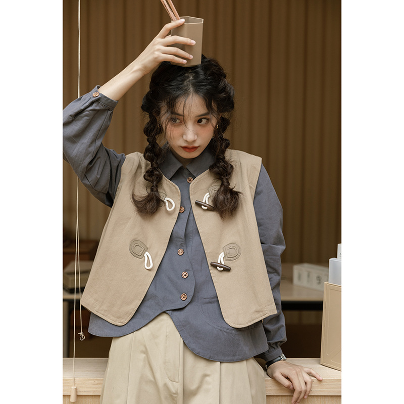 女士秋季羊角扣馬甲