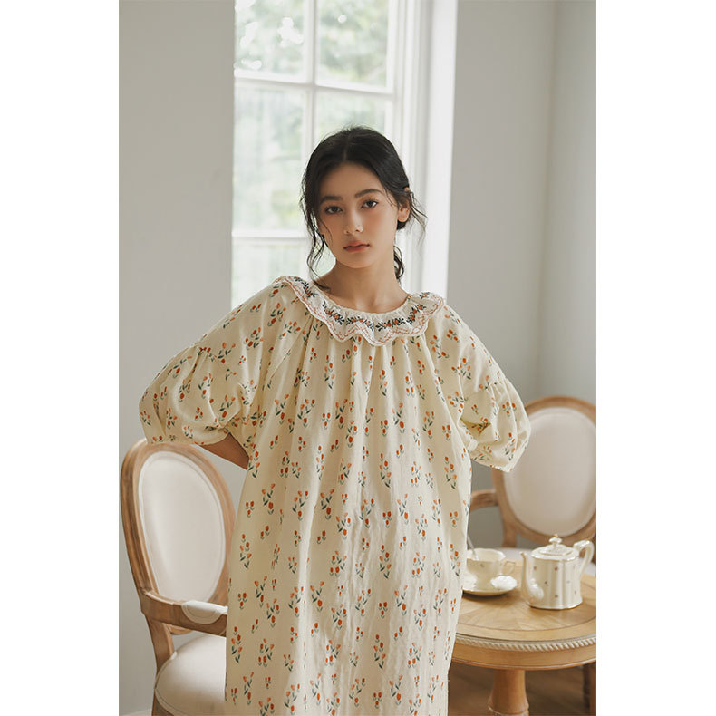 女棉紗文藝風領口刺繡金朵短袖睡裙