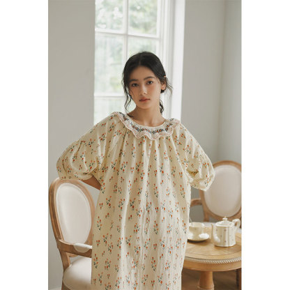 女棉紗文藝風領口刺繡金朵短袖睡裙