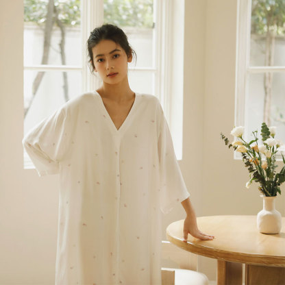 女士人棉貢緞淡雅印花長袖睡裙