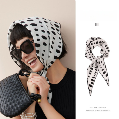 桑蠶絲黑白斑點三角絲巾