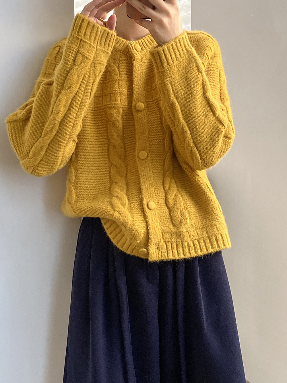 女士秋冬圓領包扣麻花毛衣開衫